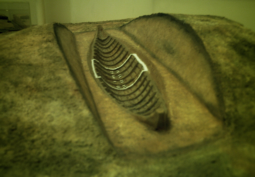 サットン・フーの船葬墓の模型
