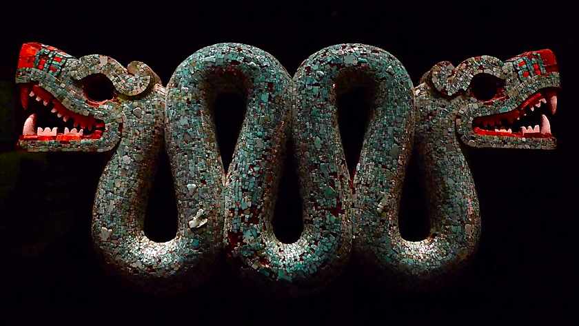 アステカの双頭の蛇像