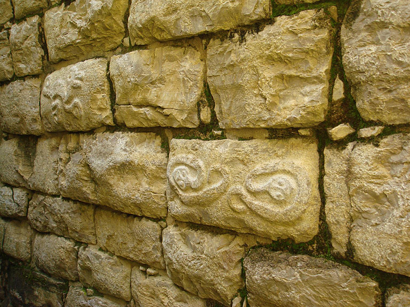 プレ・インカ 北部クエラップ遺跡の蛇