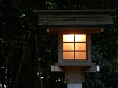 「神社」っぽい灯籠