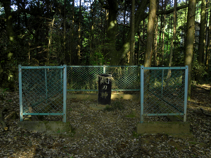 愛宕神社：夜刀の神の石碑
